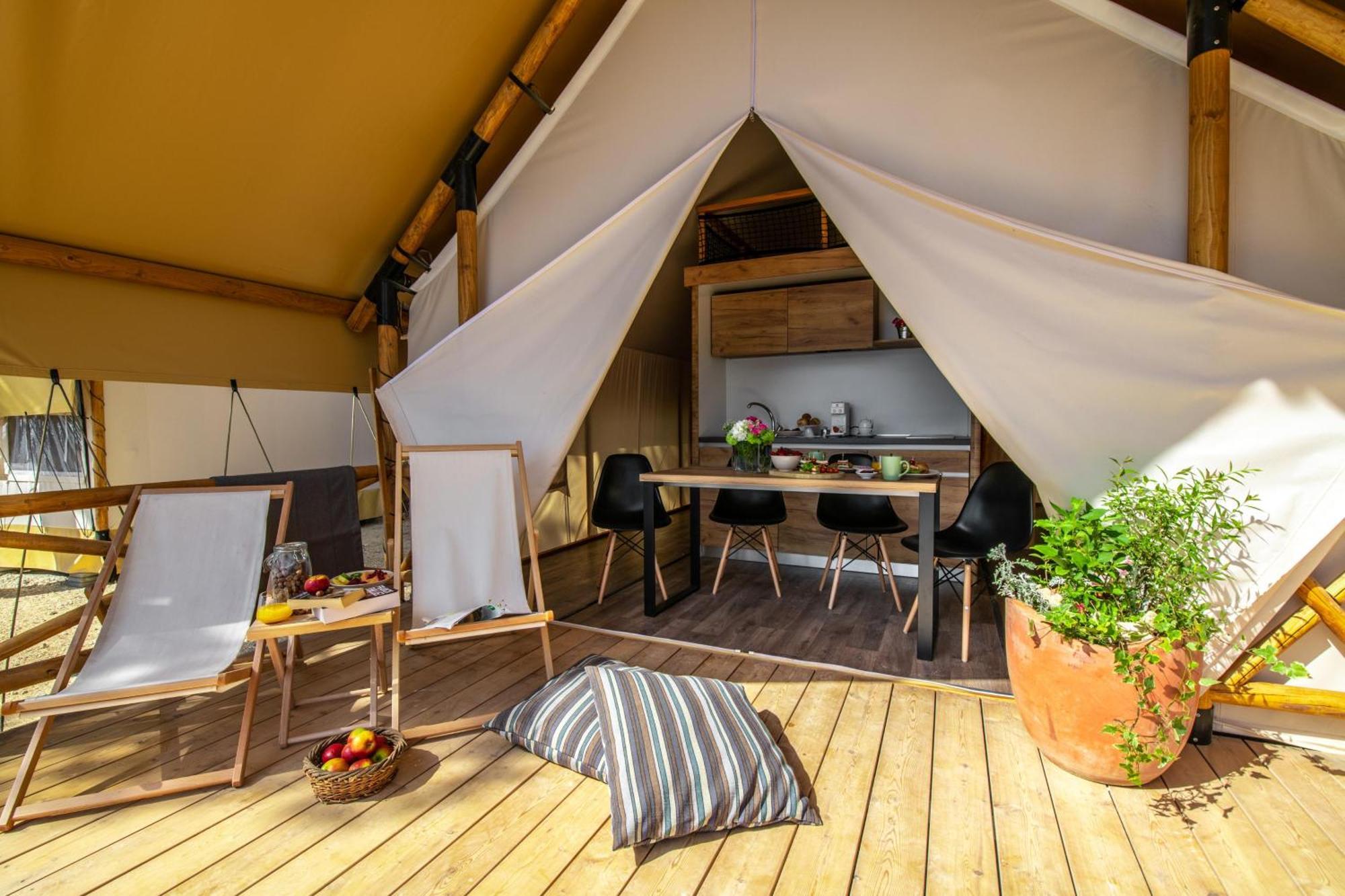 Hotel Arena One 99 Glamping Pomer Exterior foto