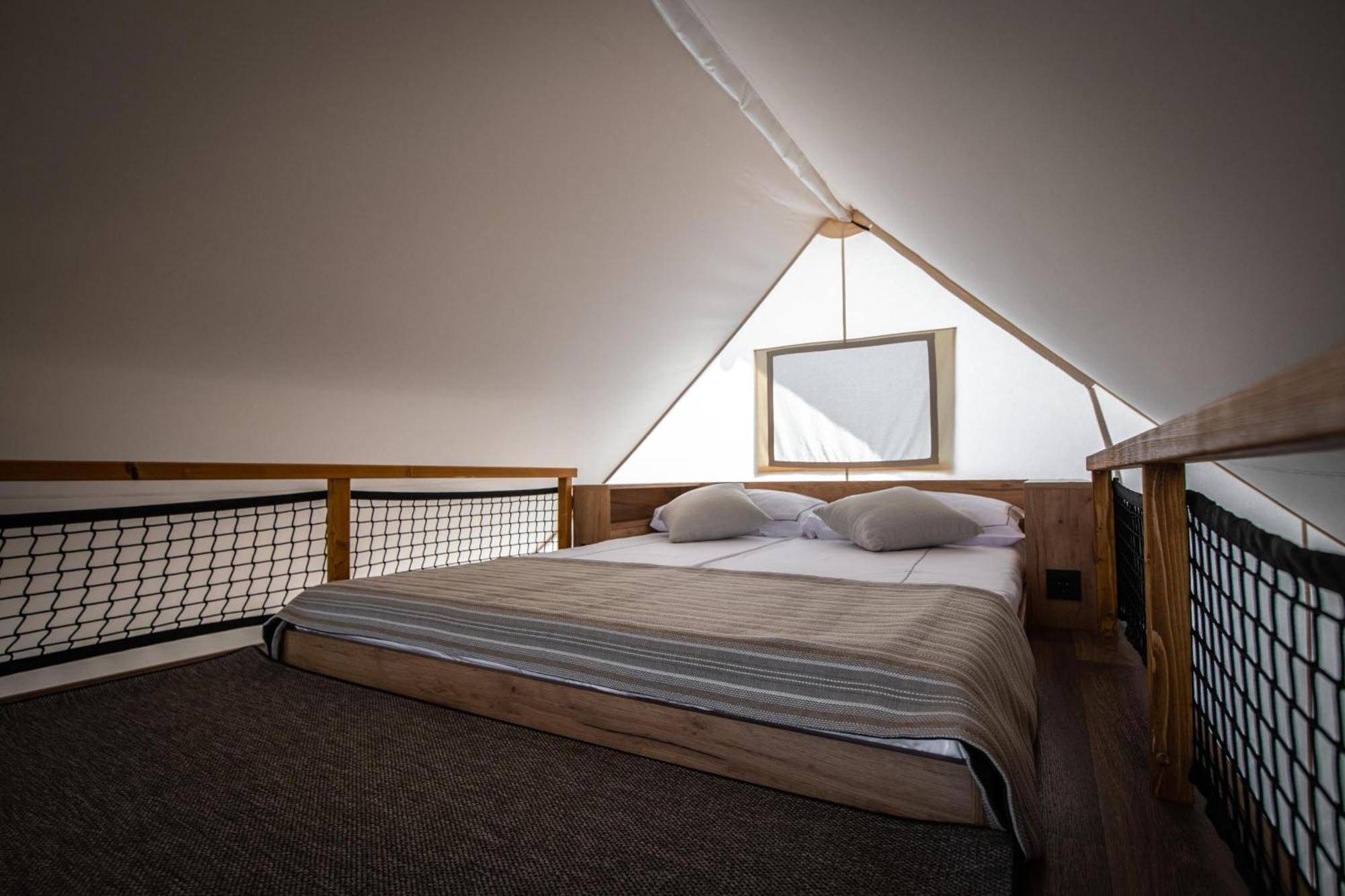 Hotel Arena One 99 Glamping Pomer Exterior foto