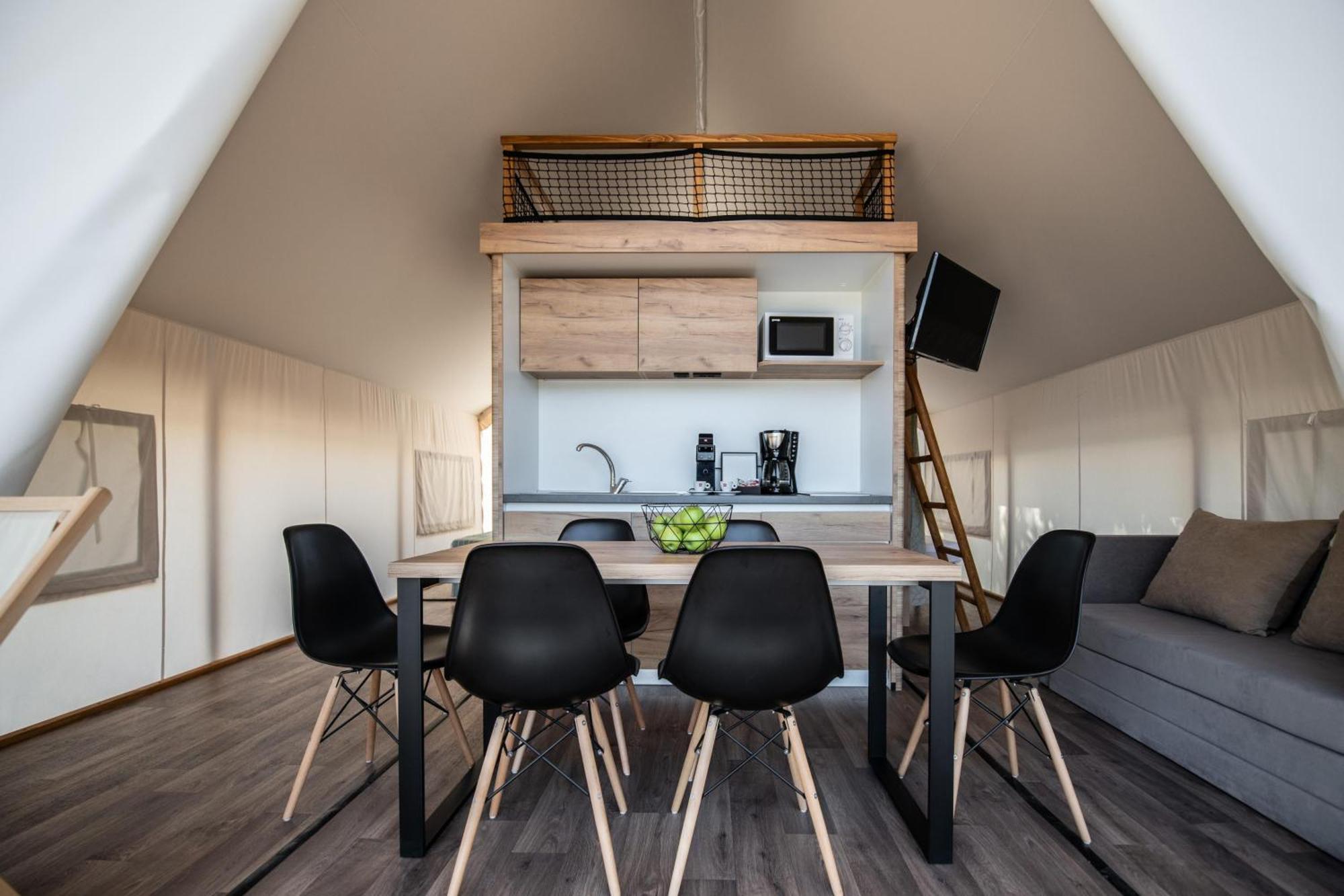 Hotel Arena One 99 Glamping Pomer Exterior foto